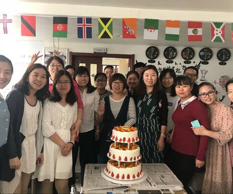 Main members of Hebei Wennian company are celebrating the anniversary.